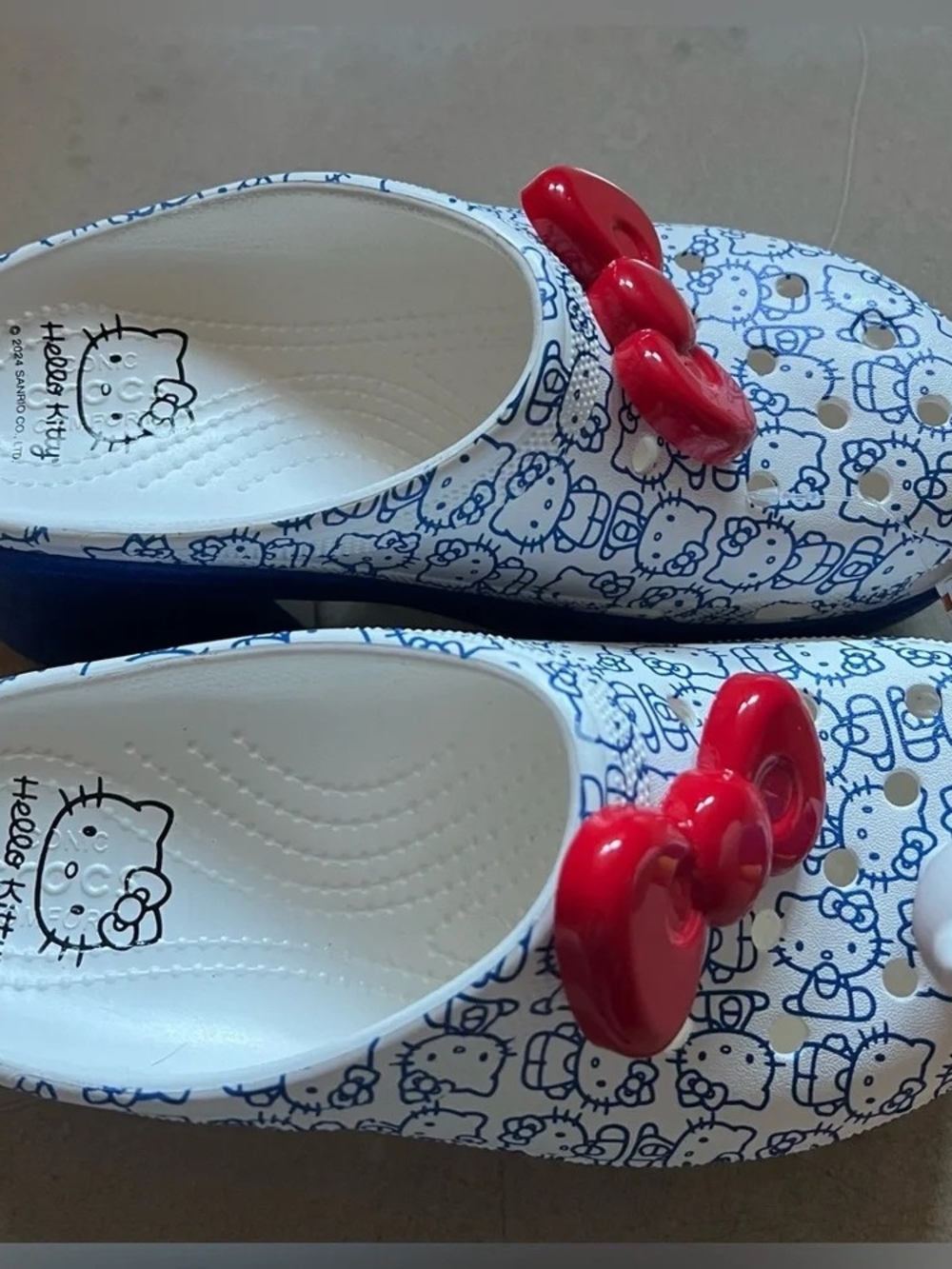 Hello Kitty Siren Clog Crocs Size 9 - Picture 4 of 9